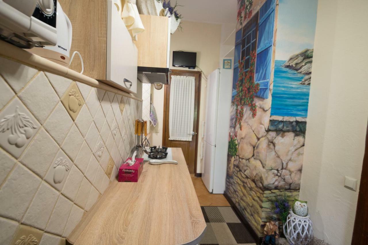 Cozy Apartment On Yevreiska Street Odessa Exterior photo